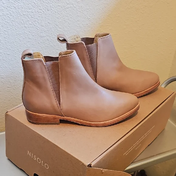 Nisolo Tan Leather Chukka Chelsea Boots Men main image 4